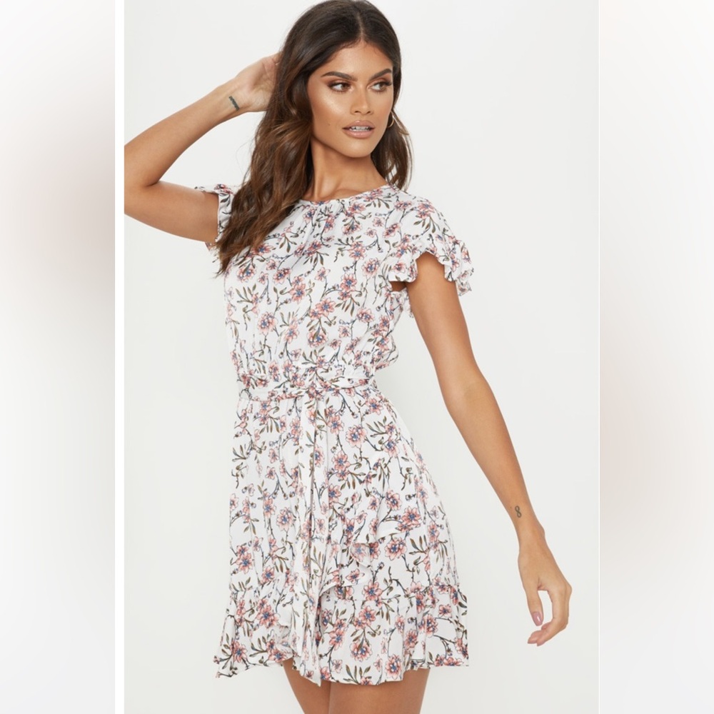 Pretty Little Thing White Dress with Floral Pattern Ties at Waist Size US2 🌸